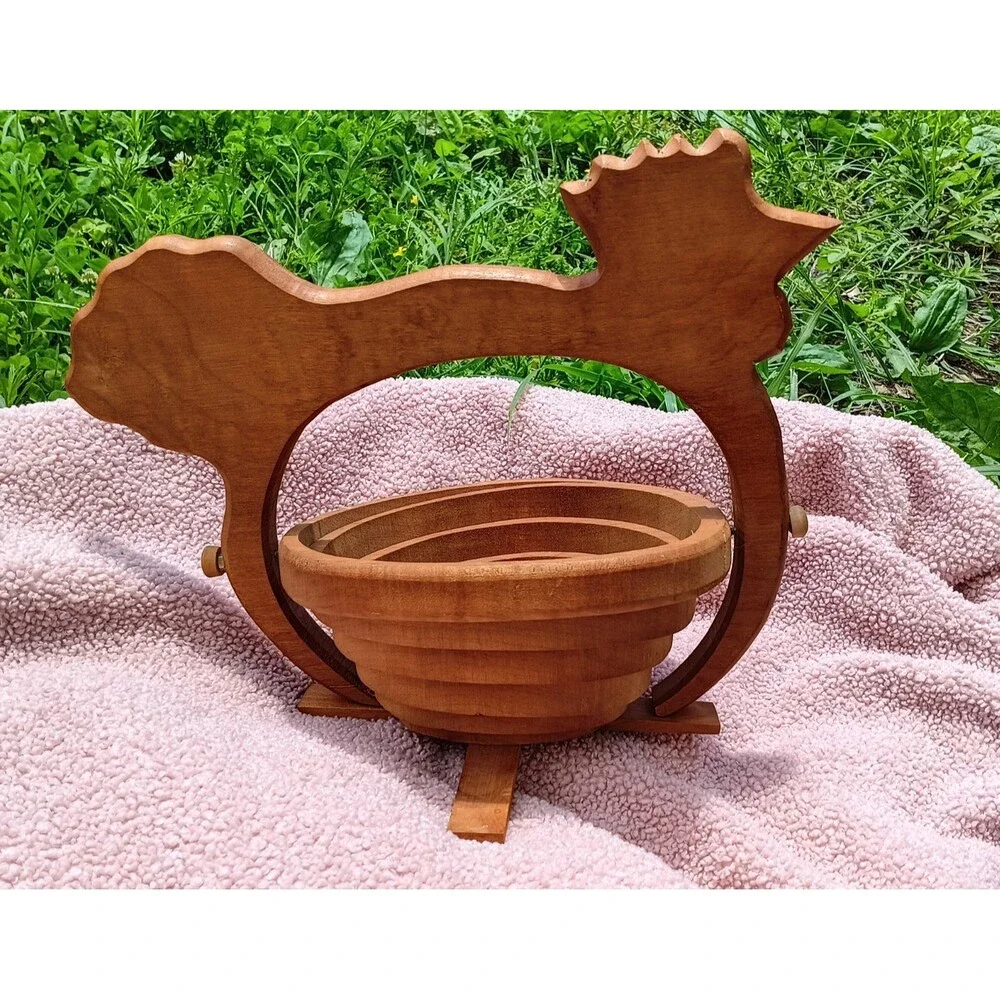 VTG Collapsible Spiral Cut Wooden Chicken Basket Rustic Farmhouse Cottagecore